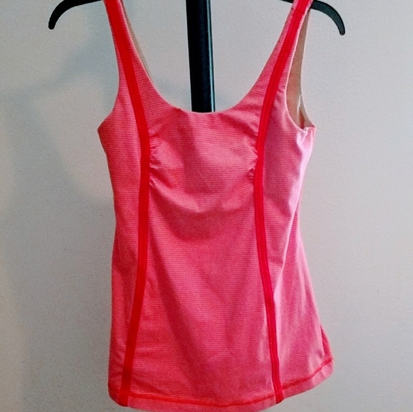 lululemon athletica Tops - Reduced Lululemon tank with built in bra Sz 8
